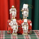 Nussknacker Christbaumschmuck 4er Set weiß in Box 10cm mit Aufhänger Preis pro Set